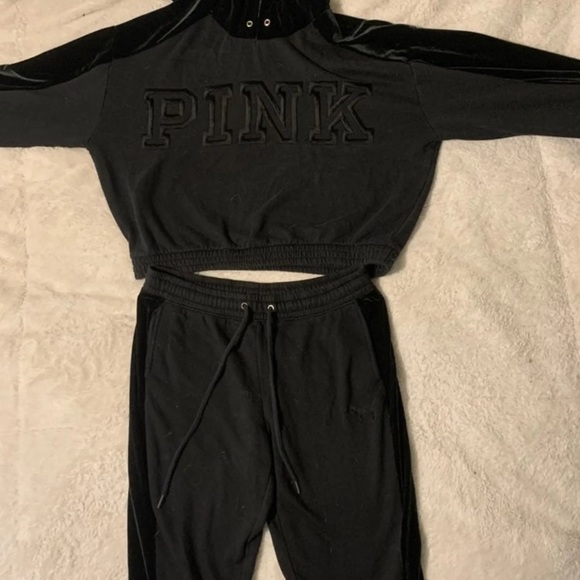 PINK velvet set 🖤 - Picture 1 of 4